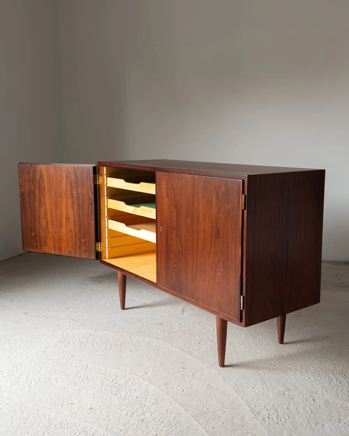 Poul-Hundevad-rosewood-cabinet-with-original-key-2.jpg