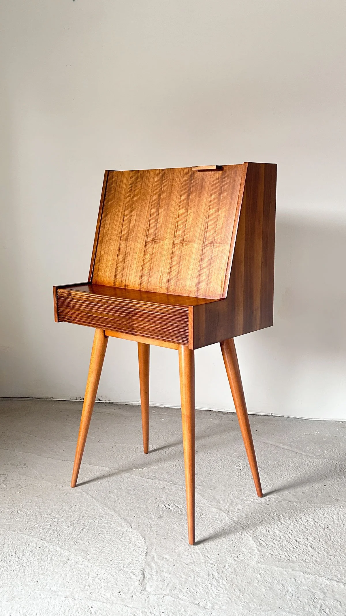 Richard Hornby Walnut Bureau, c.1960s - Department