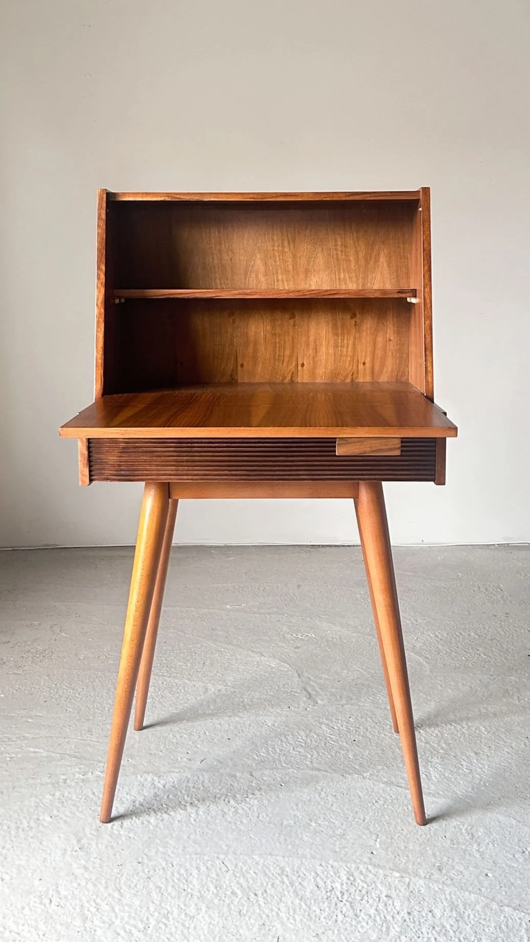 Richard Hornby Walnut Bureau, c.1960s - Department