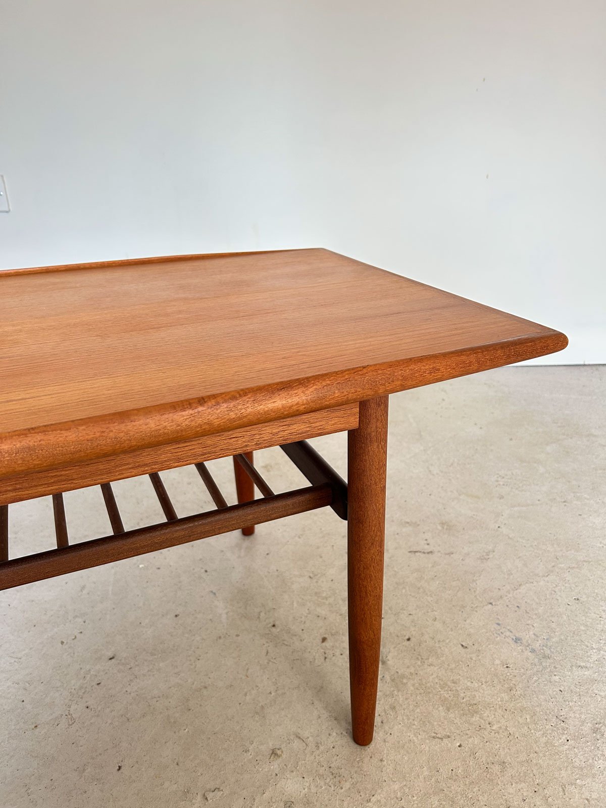 1960s Teak Coffee Table with Slatted Shelf, Denmark - Department