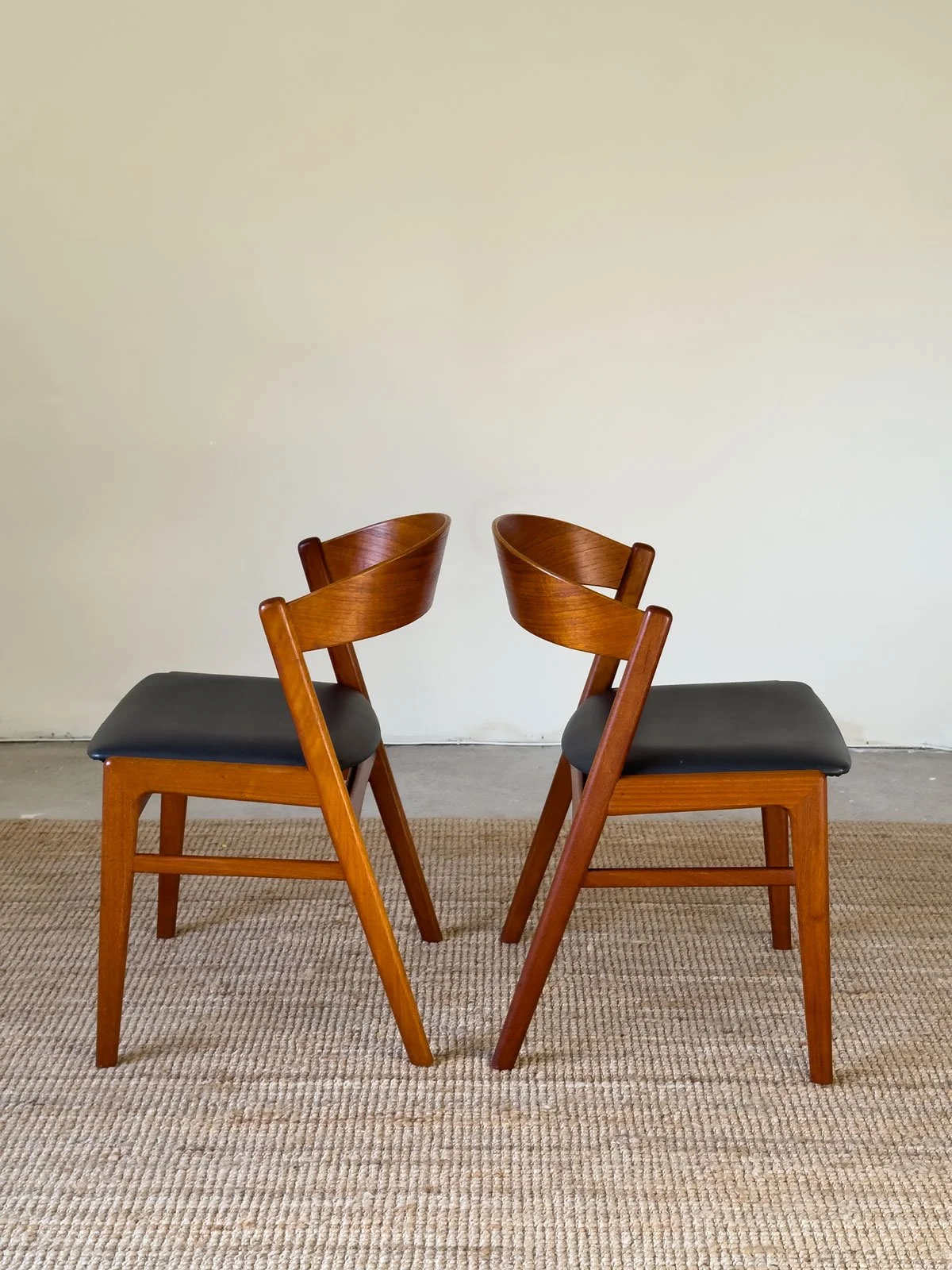 Erik-Kirkegaard-for-Hong-Stole-6-teak-dining-chairs-10.jpg