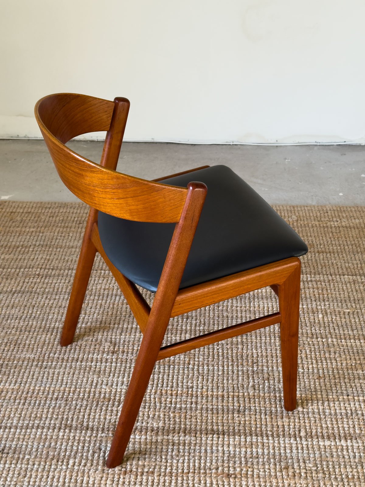 Erik-Kirkegaard-for-Hong-Stole-6-teak-dining-chairs-2.jpg