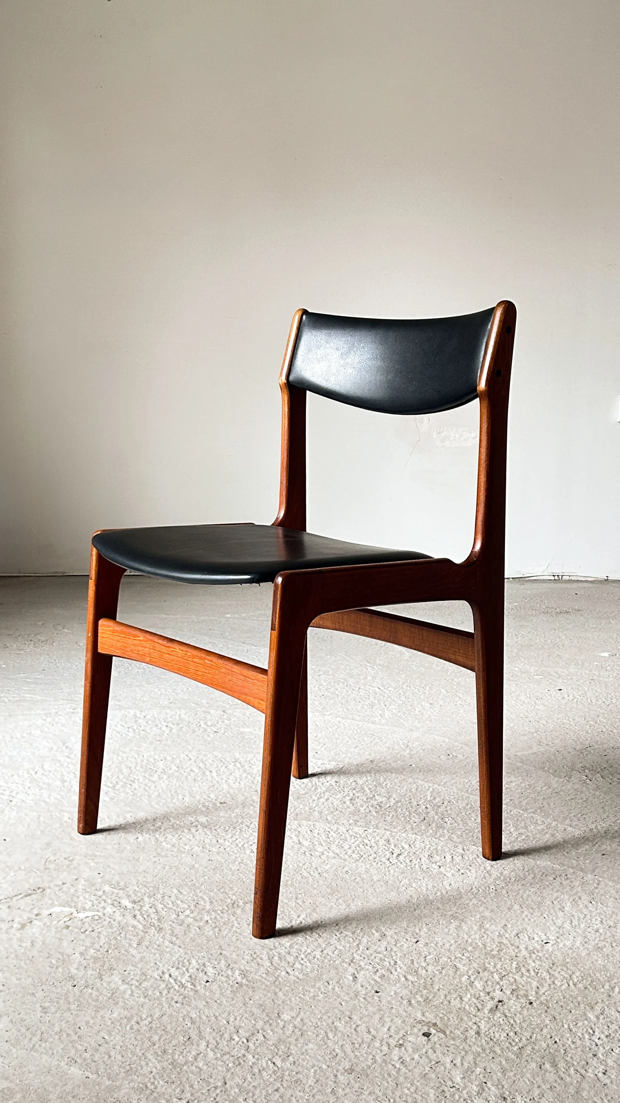 Set of 6 Teak Dining Chairs by Erik Buch for Oddense Maskinsnedkeri / O.D. Møbler, Denmark, 1960s - Department