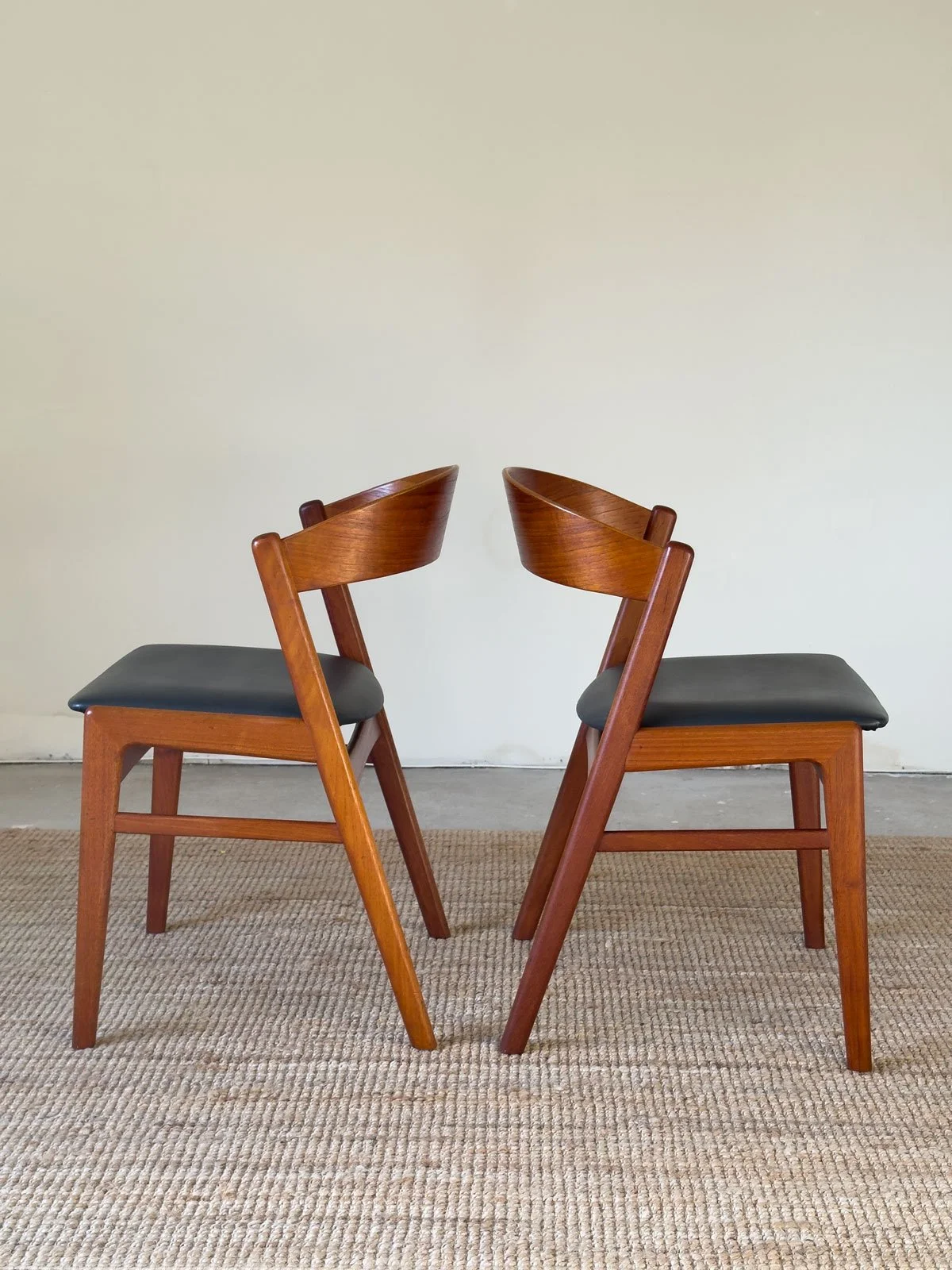 Erik-Kirkegaard-for-Hong-Stole-6-teak-dining-chairs-8.jpg