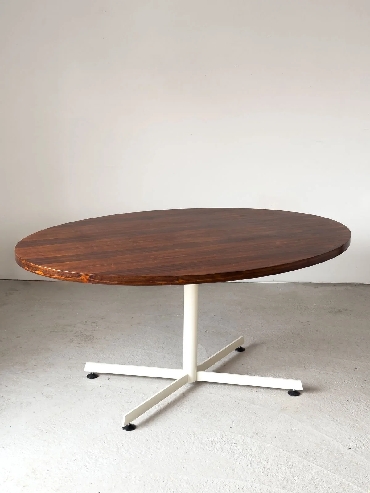 Scandinavian Rosewood Oval Dining Table, 1970s – Enamelled Steel Base - Department