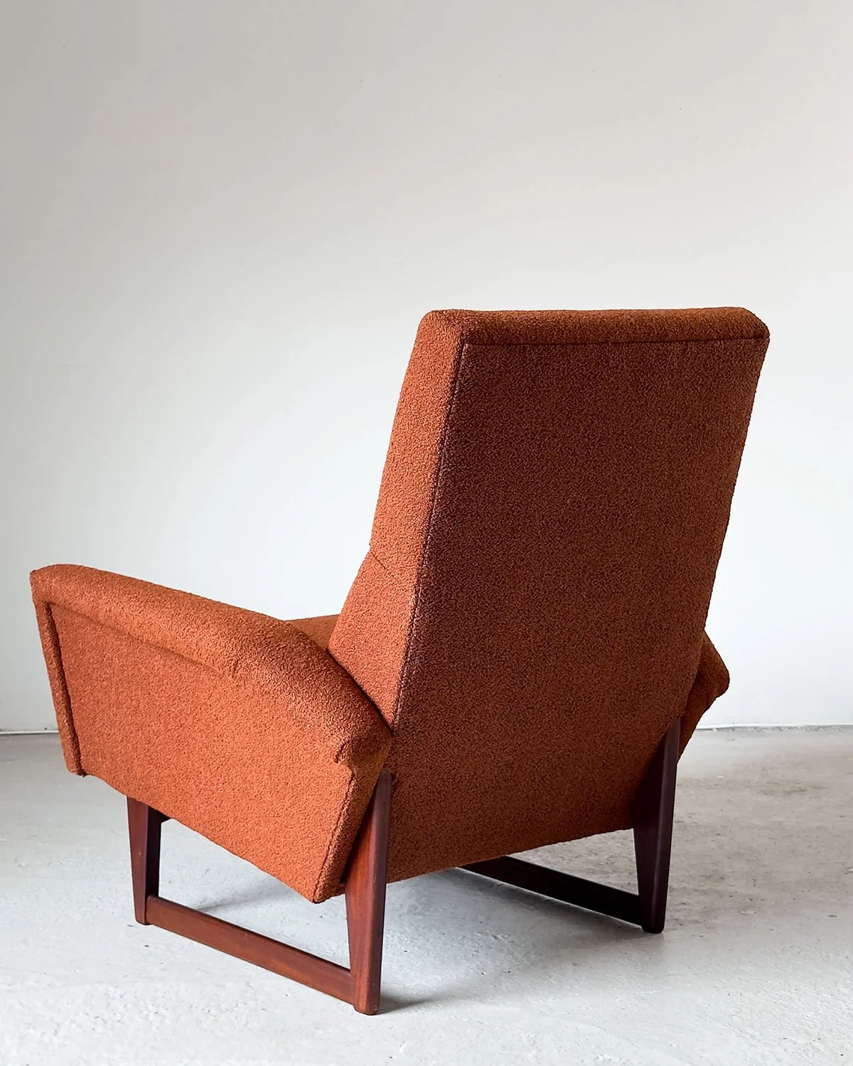 Attributed to Milo Baughman High-Back Lounge Chair in Burnt Sienna Boucle, 1960s - Department