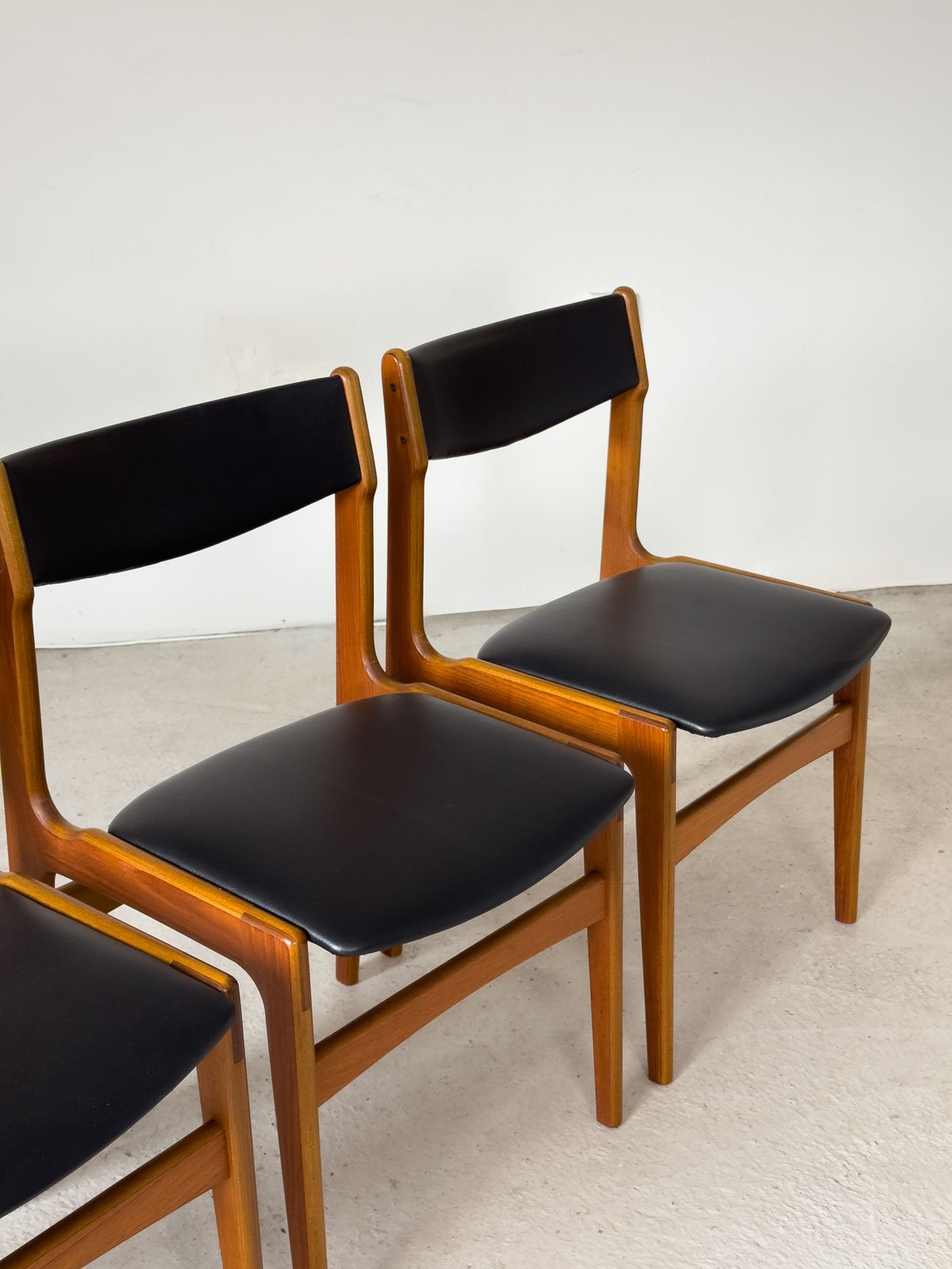 Set of Four Teak Dining Chairs by Erik Buch for Oddense Maskinsnedkeri, Denmark, 1960s - Department