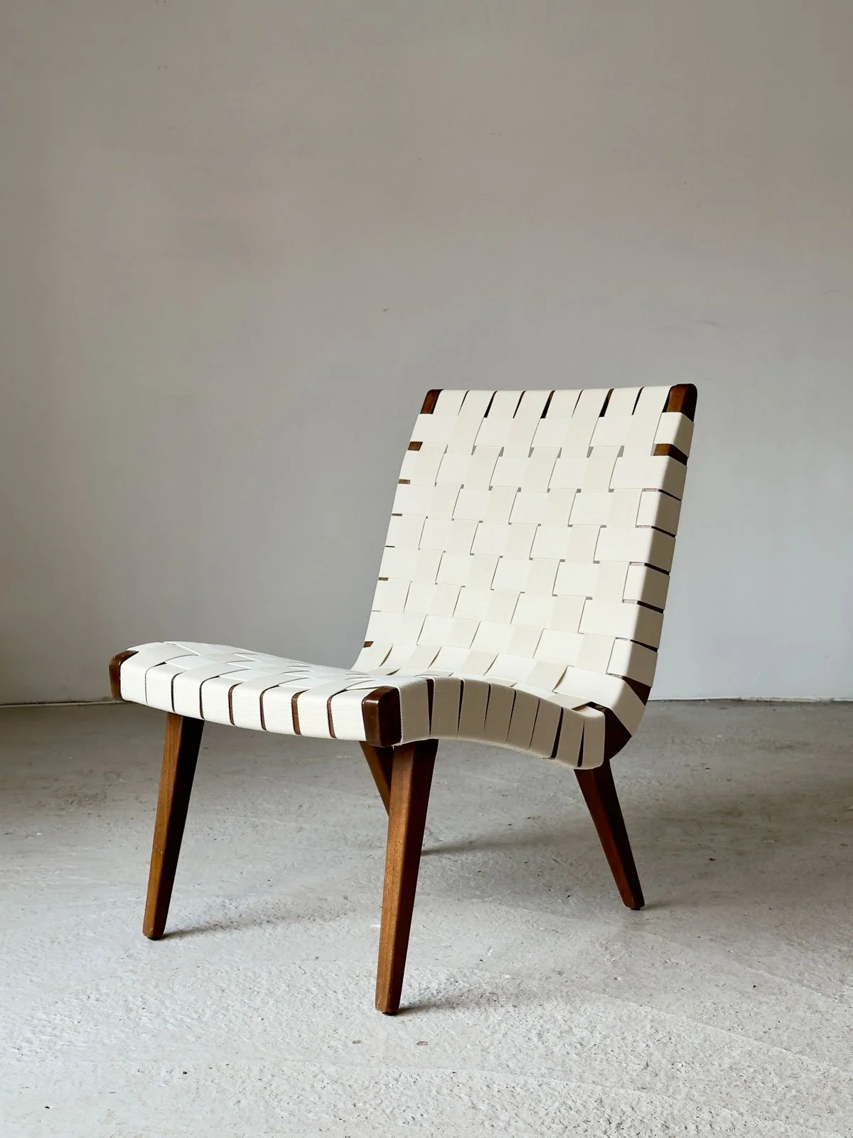 Jens Risom for Knoll ‘Model 654W’ Vostra Lounge Chair, 1950s – Walnut Frame, New Webbing - Department