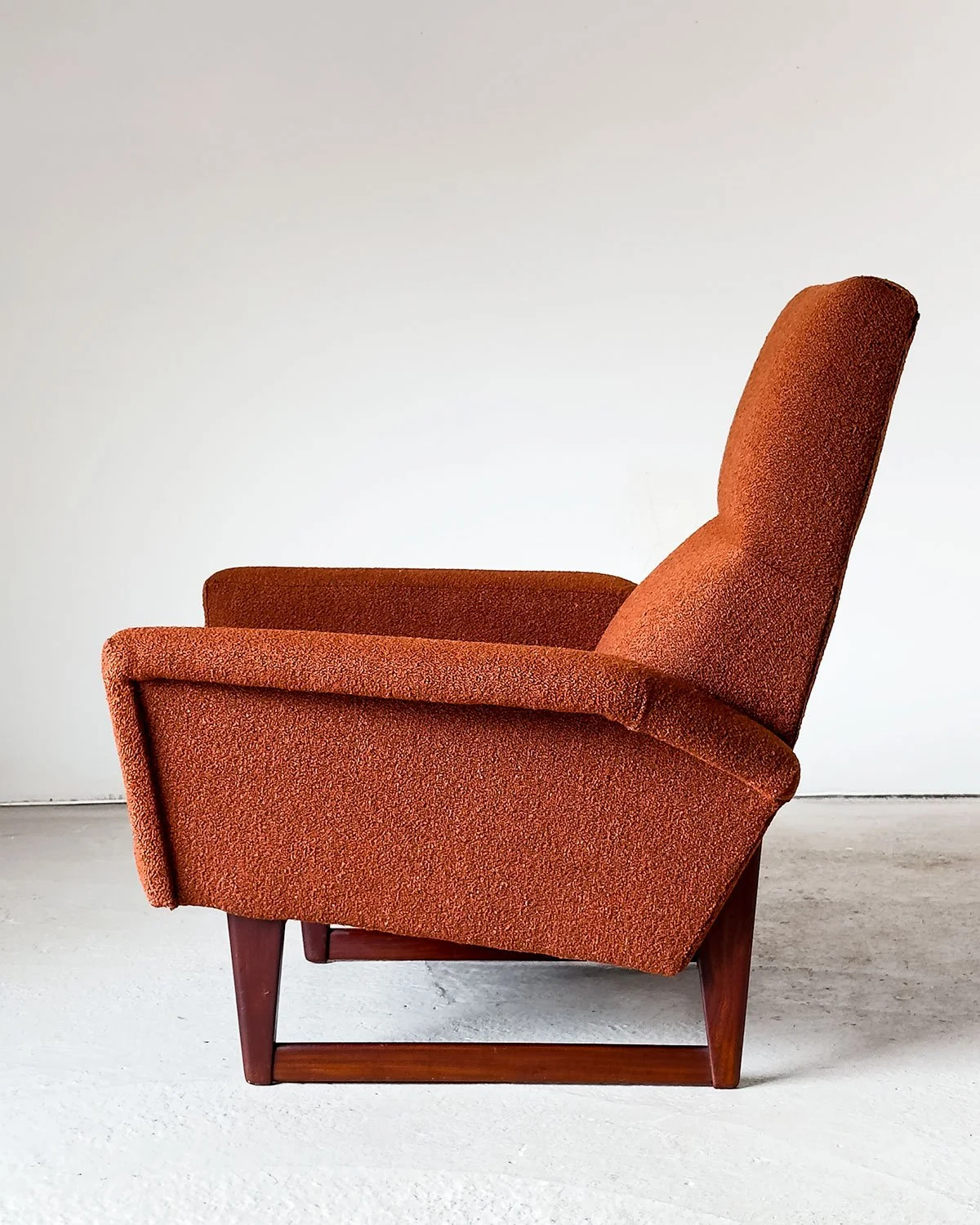 Attributed to Milo Baughman High-Back Lounge Chair in Burnt Sienna Boucle, 1960s - Department