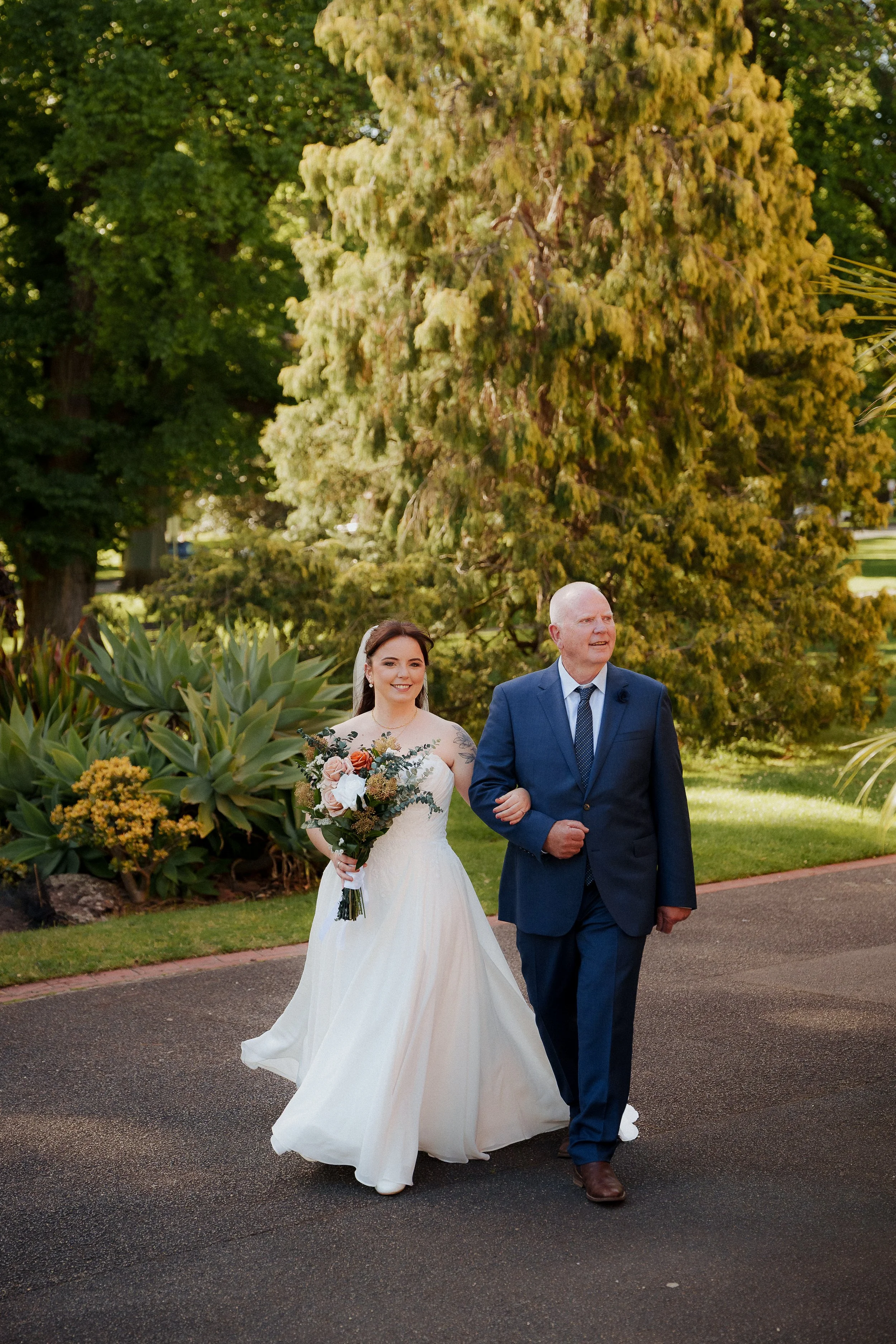 Grace_&_Max-Fitzroy_Gardens_Sneak_Peek-1012.jpg