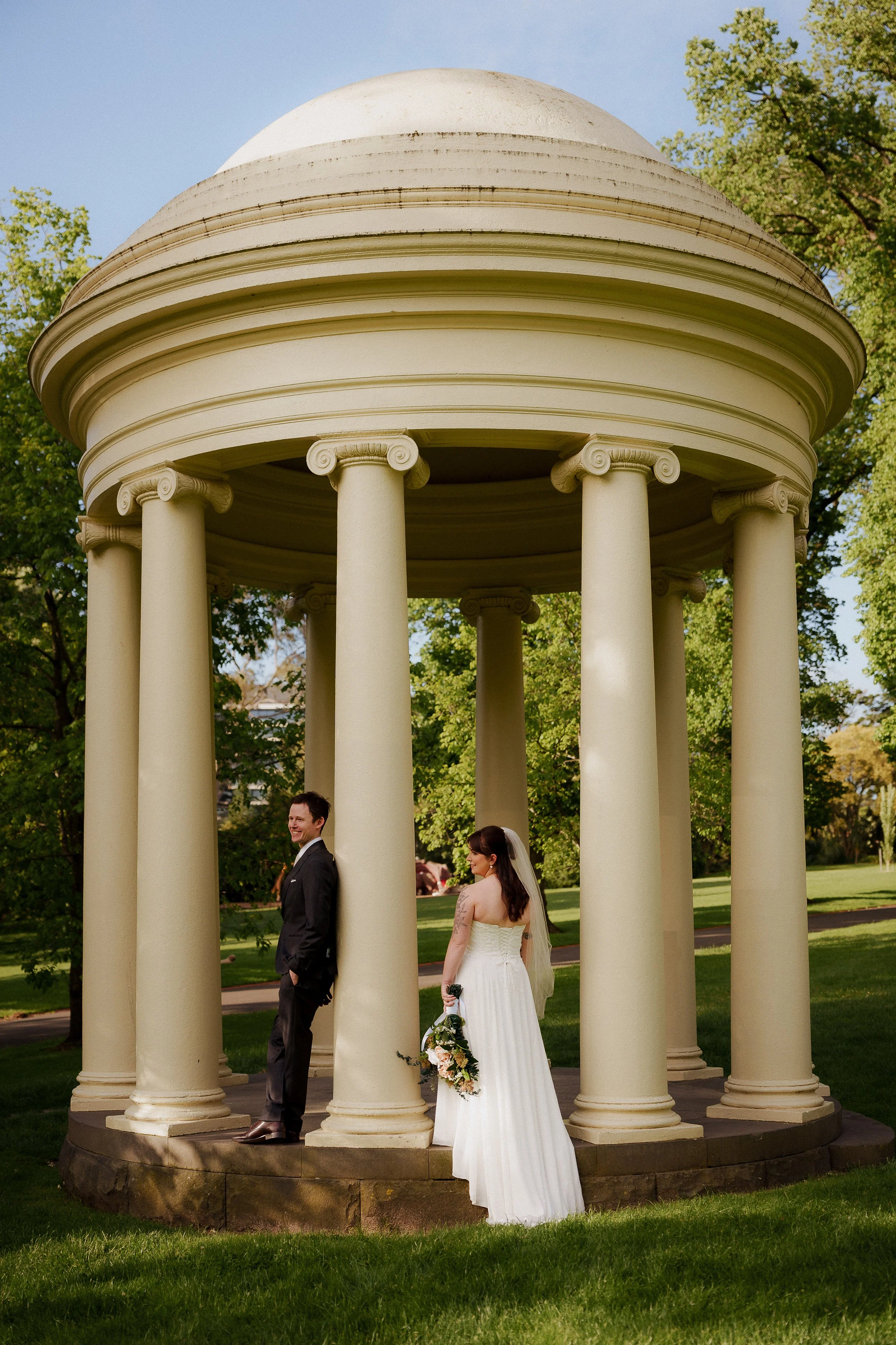 Grace_&_Max-Fitzroy_Gardens_Sneak_Peek-1034.jpg