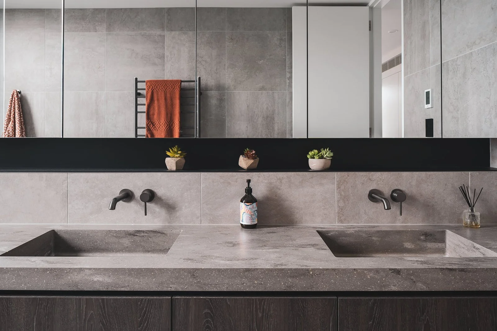 Moulded Concrete Bathroom AirBnb Richmond.jpg