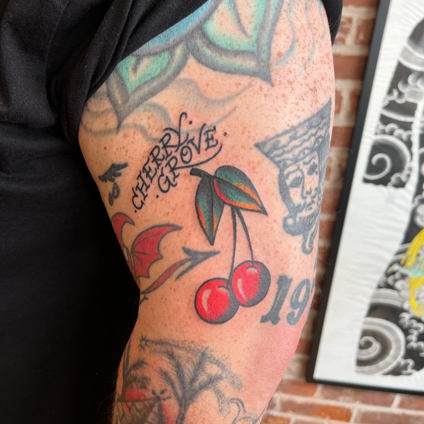 🍒 One for Cherry Grove on Tony 🍒 Thanks for letting me draw this one to fit! @greenpointtattooco 

😘 Let&rsquo;s do more fun tattoos like this! I&rsquo;ve got time the rest of this month and May! Tap the link in my bio to book!

#cherry #cherrytat