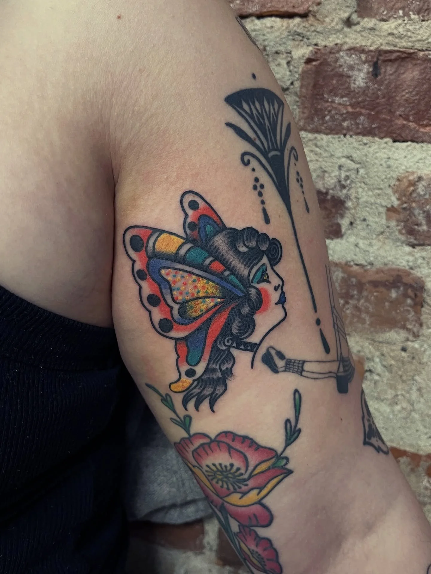 🦋 Butterfly lady from my flash! Made @tattoomagicnyc 👐🏽 If you live in upper Manhattan come and check out the shop!

🫶🏼 I&rsquo;m booking for Nov &amp; Dec @tattoomagicnyc Fri &amp; Sat / @greenpointtattooco Sun-Tue. Hit the link in bio to book 