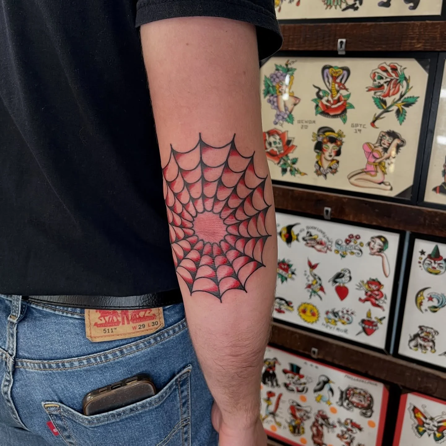 🕸️ Get the look @greenpointtattooco 🕸️

👋🏼 I will be @easyloverbk this Saturday 11/22 from 6pm til ? For the FilipinX Filipino Typhoon Fundraiser! I will be donating a portion of the proceeds from all the tattoos made that night. Come out and sup