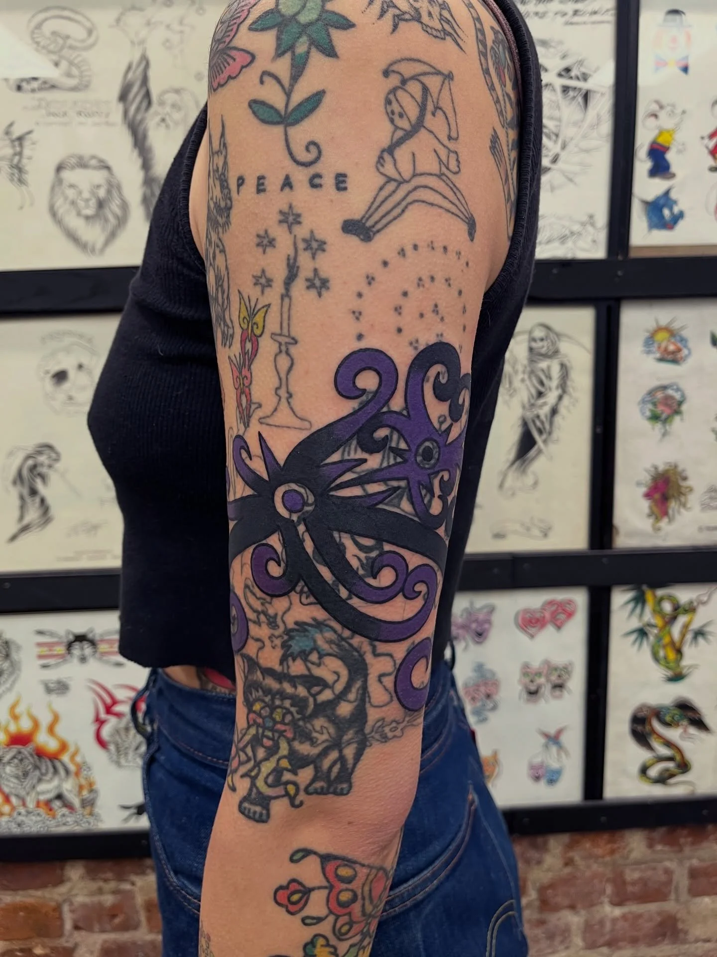 🌀 More tribal style second layers in color! Let&rsquo;s get it! 🌀 I always have time @greenpointtattooco to tattoo something like this on you!

❣️Booking now for the rest of Jan &amp; Feb @greenpointtattooco Reach out through the link in bio to boo