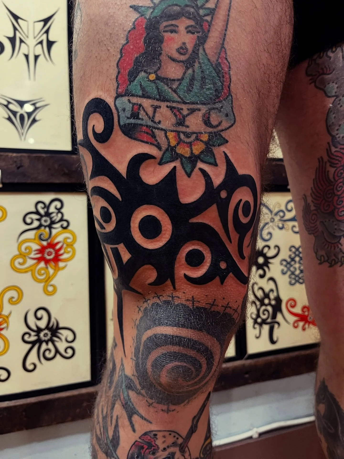 I can&rsquo;t believe I haven&rsquo;t posted this tribal tat I did on @mikeyloveshalloween ! Thanks so much for the trust! I would love to do more like this @greenpointtattooco 

🤗 Always booking appointments and consultations so send me a DM or hit