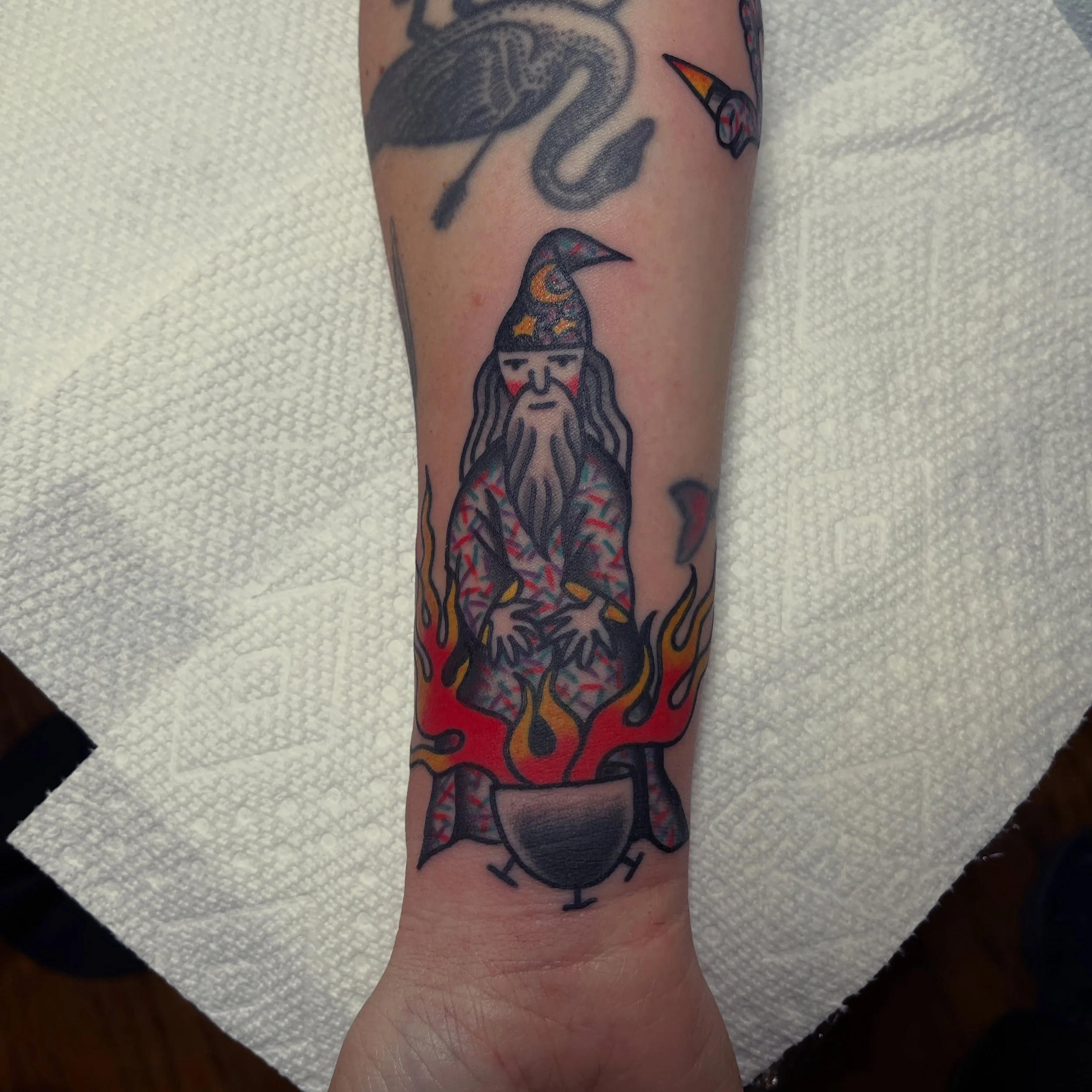 🙋🏻&zwj;♀️🙋🏻&zwj;♀️🙋🏻&zwj;♀️ Hi! I have tattoos to post, I swear! 🥰 I&rsquo;m trying to be better at remembering to post on main so here&rsquo;s a fun wizard and party worm I got to do recently from my flash. Thank you everybody for keeping me 