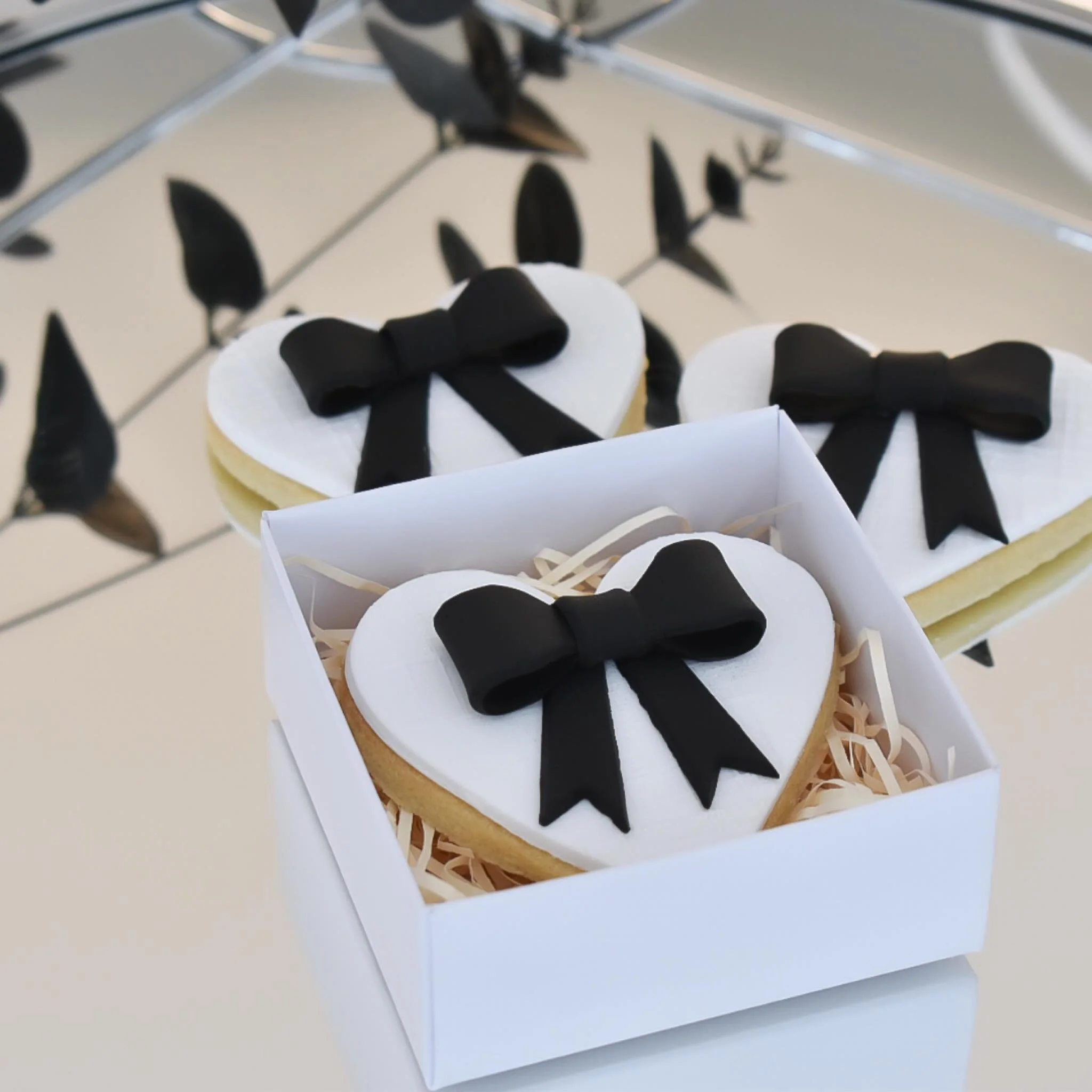 Black and white never goes out of style 🤍🖤 These hand-decorated heart biscuits add a touch of understated luxury to your wedding table. Individually boxed, they&rsquo;re the perfect favour &mdash; a classic detail to complete your day with elegance