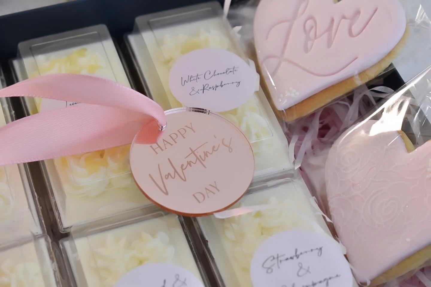 Sometimes it&rsquo;s nice to slow things down and enjoy something just for the pleasure of it 💗

My Valentine&rsquo;s tasting boxes are a little invitation to do just that. A selection of carefully chosen cake flavours, beautifully presented and des