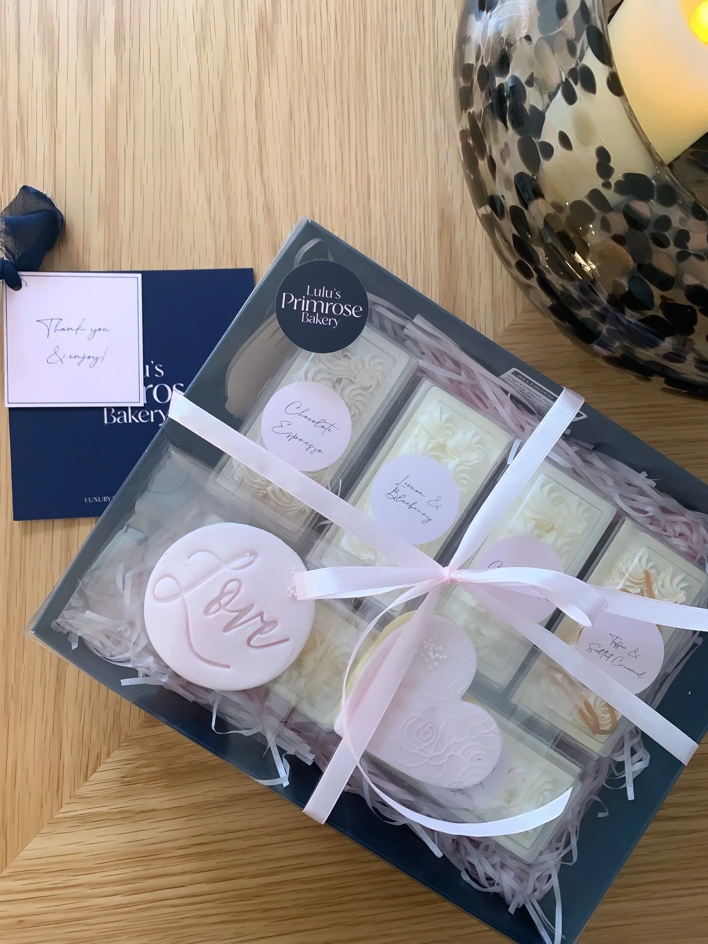 This week has been filled with wedding cake consultations, some in person, some online, and LOTS of beautifully boxed flavour samples heading out to couples in the middle of planning something really special! 🤍

There&rsquo;s something I love about 