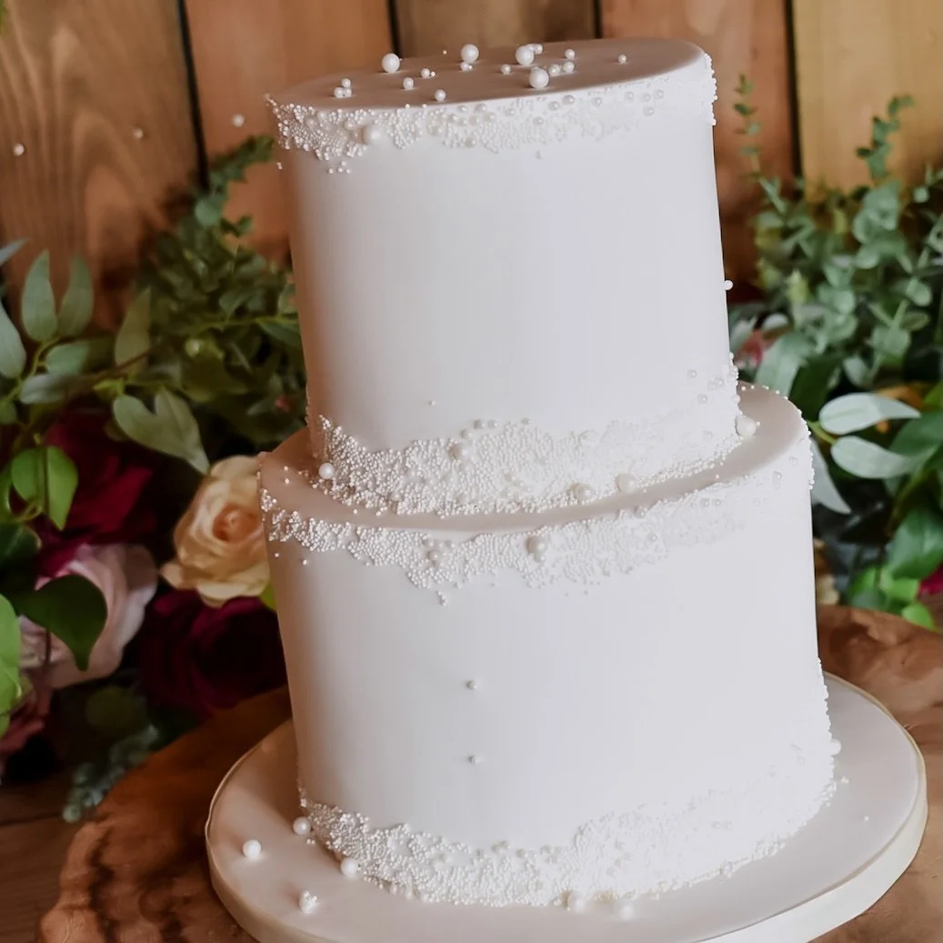 Spring weddings are starting to appear in the diary and I&rsquo;m so excited for the season ahead 🤍

Designing cakes for such special celebrations never stops feeling magical - from elegant tiered cakes to dessert tables filled with little handmade 