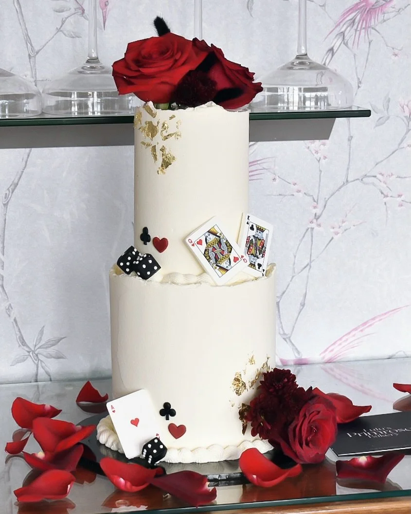 Not your traditional wedding cake&hellip; &spades;️&hearts;️

Designed for a couple who wanted something a little unexpected - playing cards, deep red florals, and soft ivory textures with touches of edible gold.

A modern, statement design for an un