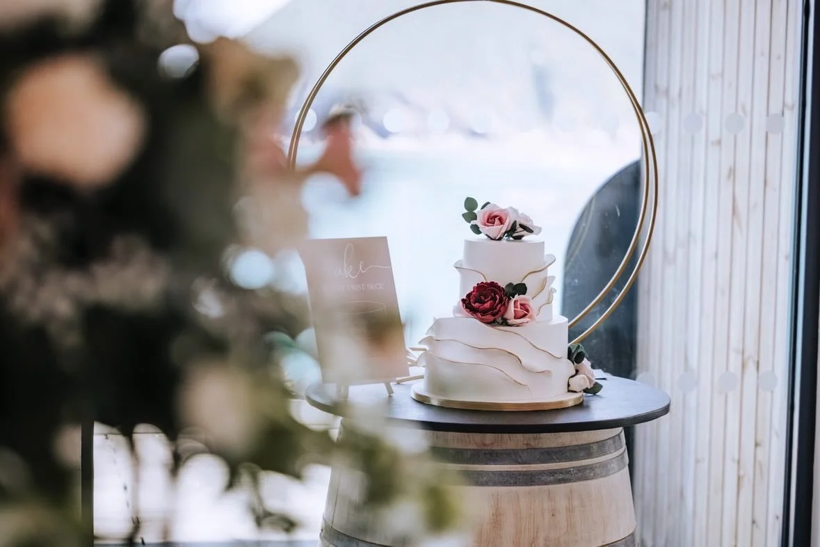 &ldquo;I don&rsquo;t know what size cake I need&hellip;&rdquo;

This is something I hear often.

It&rsquo;s one of those decisions that feels unexpectedly overwhelming&hellip; how many tiers, what will look right, how it will feel on the day.

But it