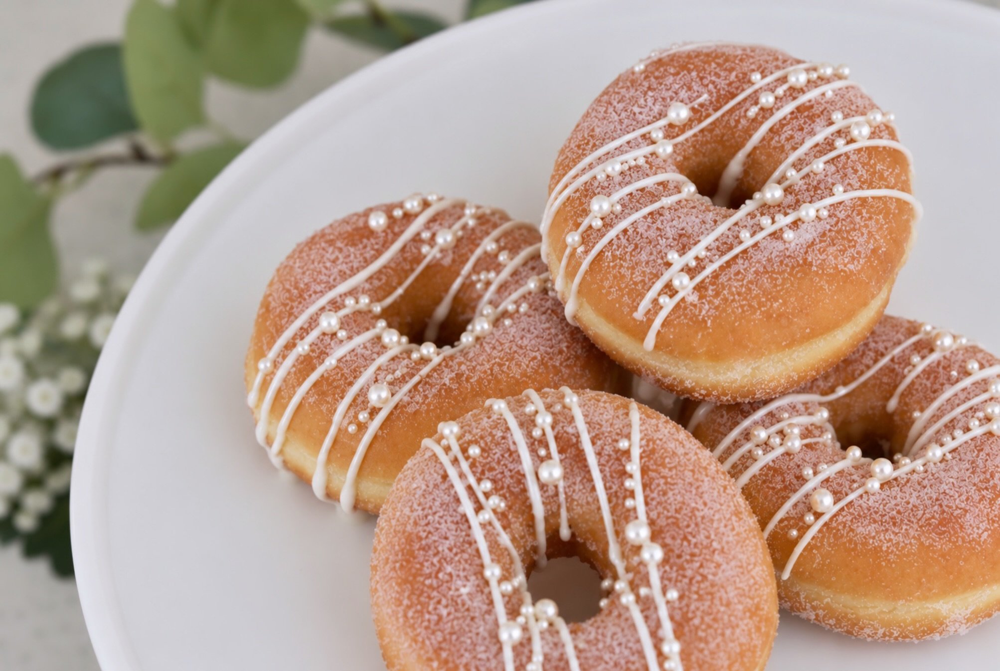 A little something sweet for your Monday morning! 🍩

Doughnuts are such a lovely addition to a wedding dessert table, simple, delicious and always one of the first things to disappear!

They can be kept classic with their sugar coating, or dressed u