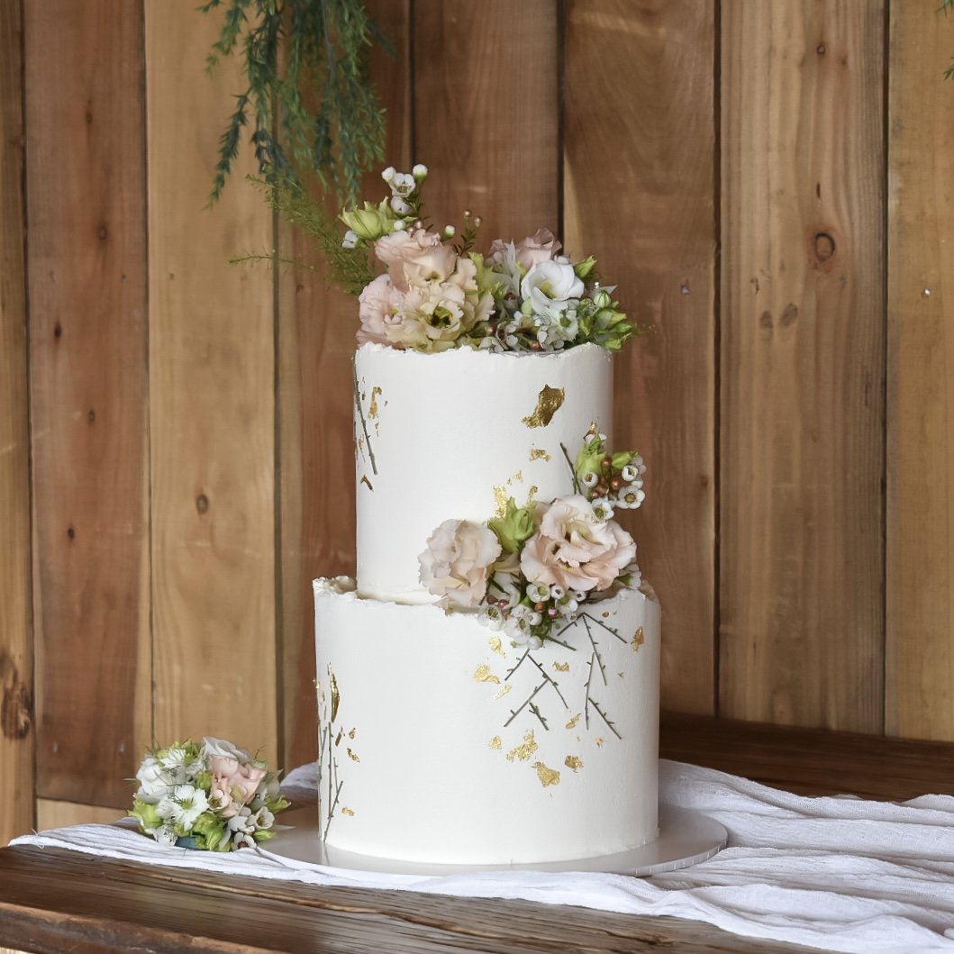 Buttercream wedding cake by Lulu's Primrose Bakery in Devon.