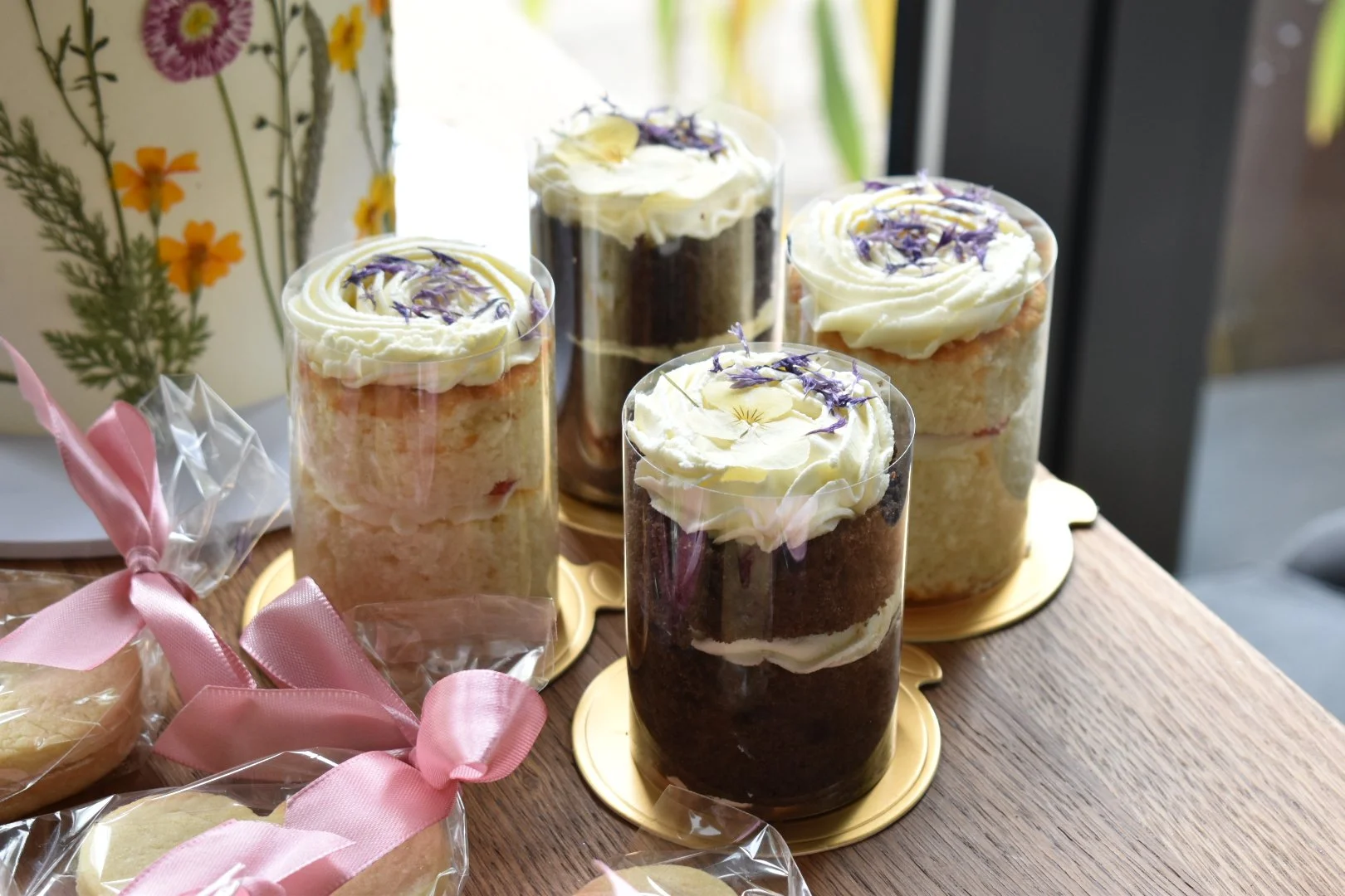 Wedding mini layer-cakes.
