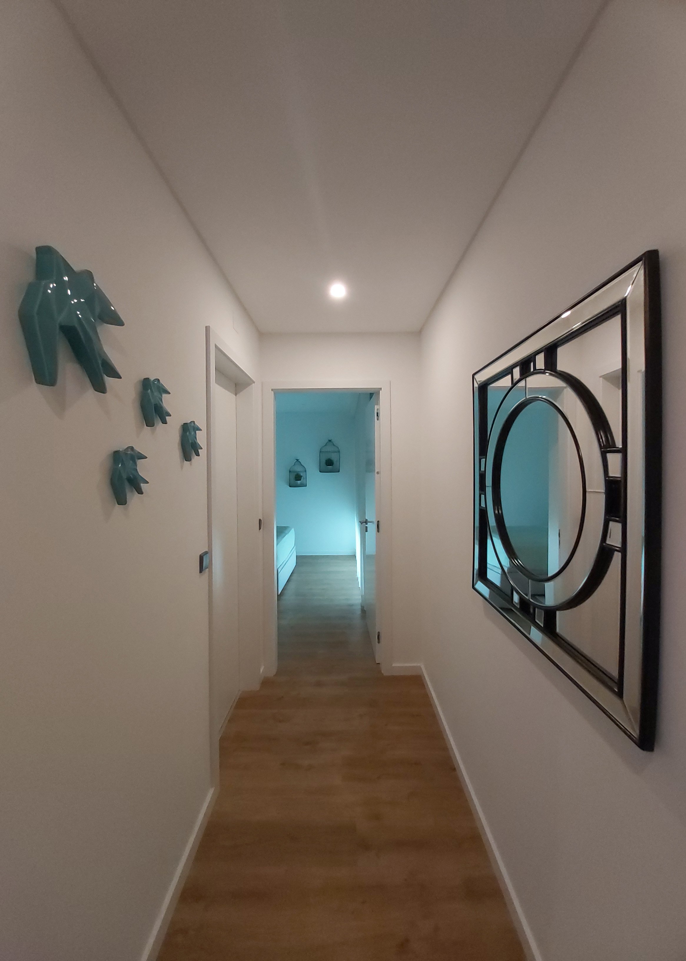 Decoração Corredor | Espelho e decoração de parede