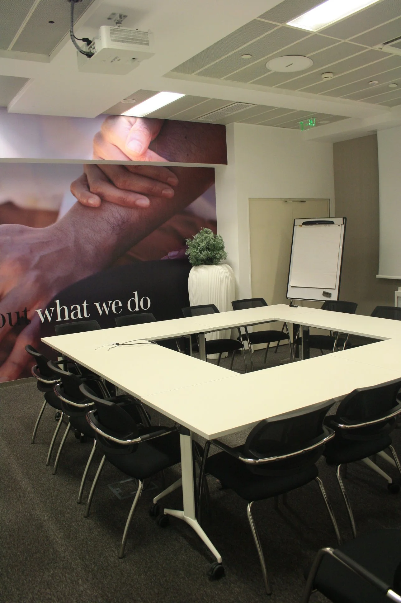 Sala de formação com mobiliário modular