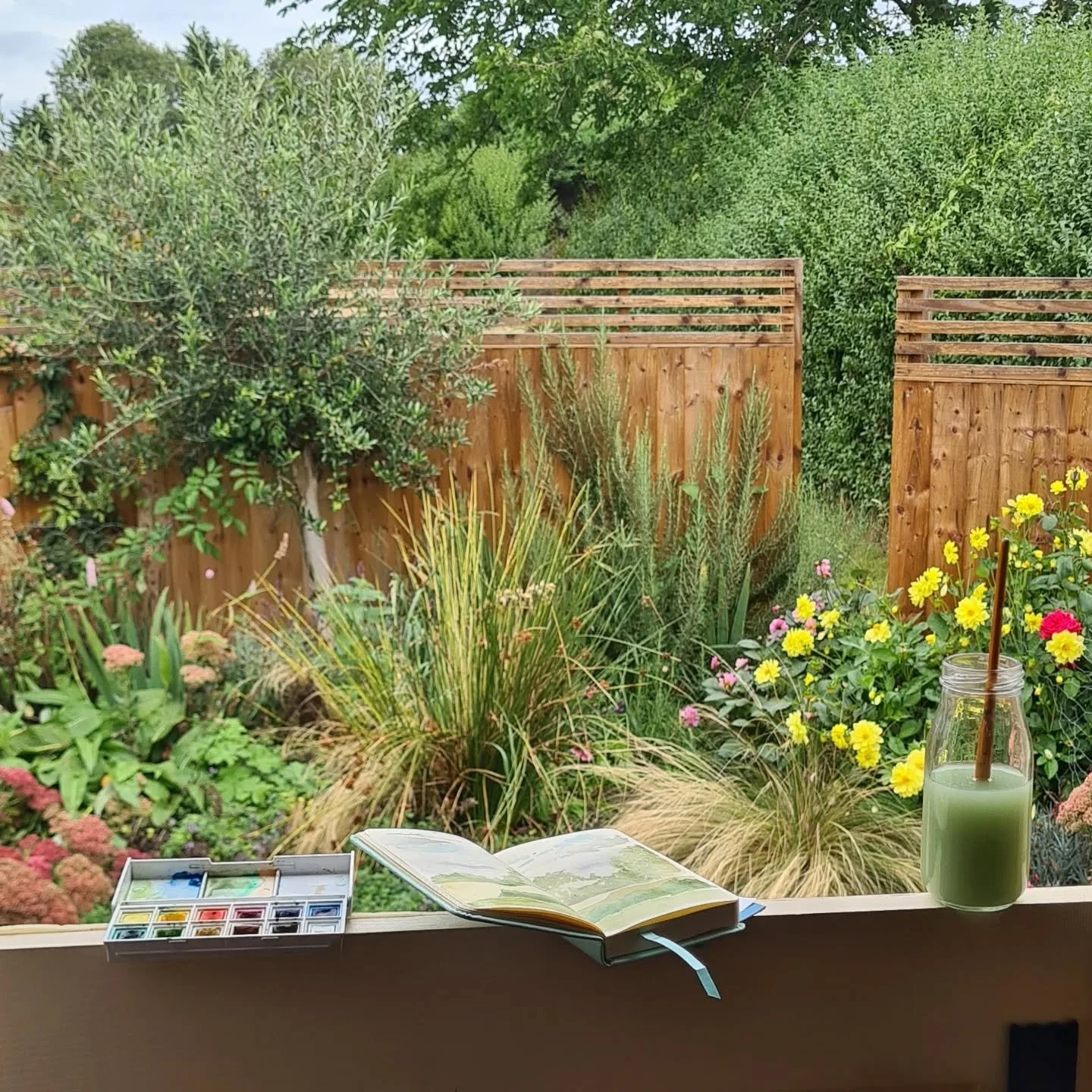 spent a week in a shepherd's hut back in September, and passed the days painting and getting used to a new surname ☁️

#painting #watercolourartist #watercoloursketch #landscapepaintings #shepherdshut