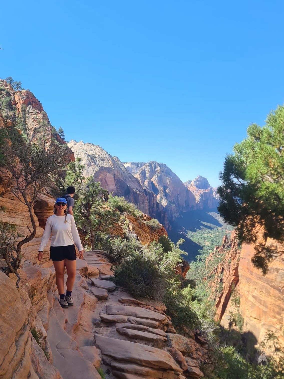 Zion, you surprised me! there&rsquo;s a new little space in my heart for you 🦋

#zionnationalparkutah #angelslanding #hiking #utah