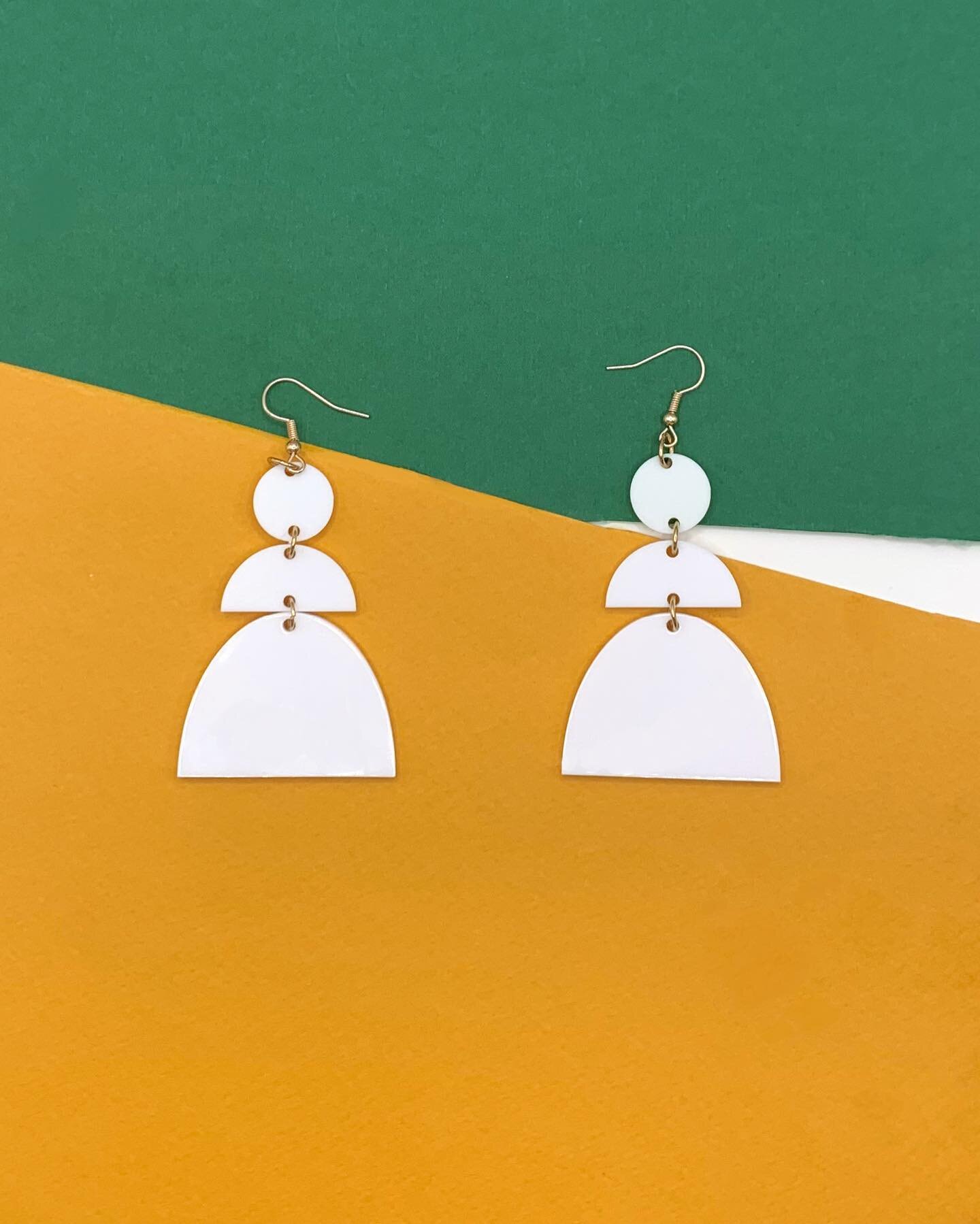 🔶Earrings🔶

There are lots of new designs up on our Etsy - including this shapely number.

Swipe for more potential colour options.

&mdash;&mdash;-

Etsy shop link found in bio.

🪴