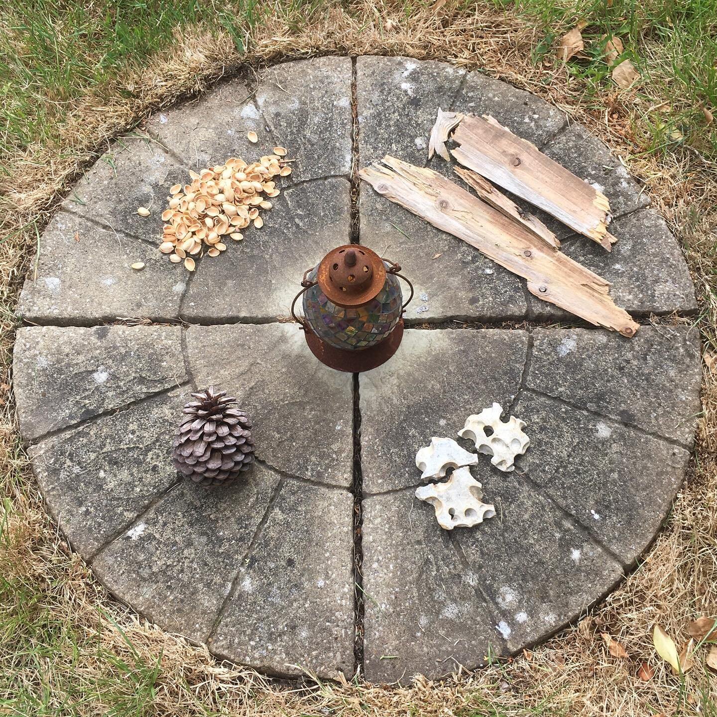 During my MA Fine Art course I took part in a two-day Intuition workshop &ndash; &lsquo;Walkabout&rsquo; led by Dominic Shepherd at Arts University Bournemouth. 
&nbsp;
Walkabout 
2020
&nbsp;
Each participant wandered with no particular purpose and r