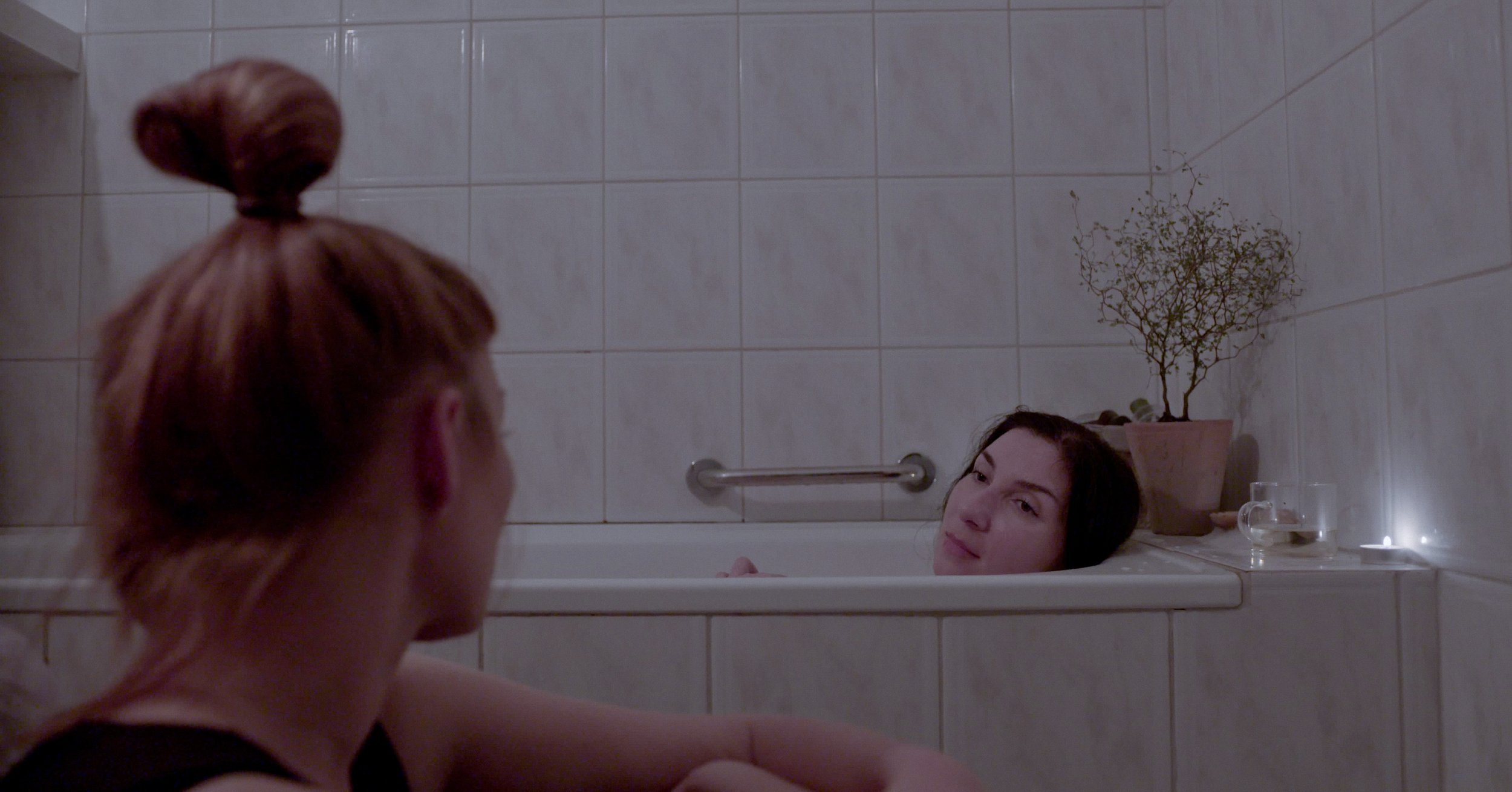 Roksana in a bathtub.jpg