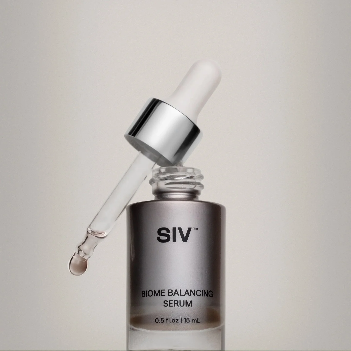 12 hour difference. That&rsquo;s what Siv can do. 🦠

SIV Biome-Balancing Serum - An innovative, spore-based formula designed to work with your skin&rsquo;s natural biology. The Spore-Based Biome Balancing Serum is a topical formula that adapts to yo