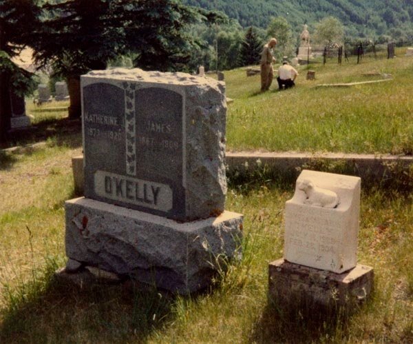 2005-01-266a_OKelly Headstones in Lone Tree.jpg