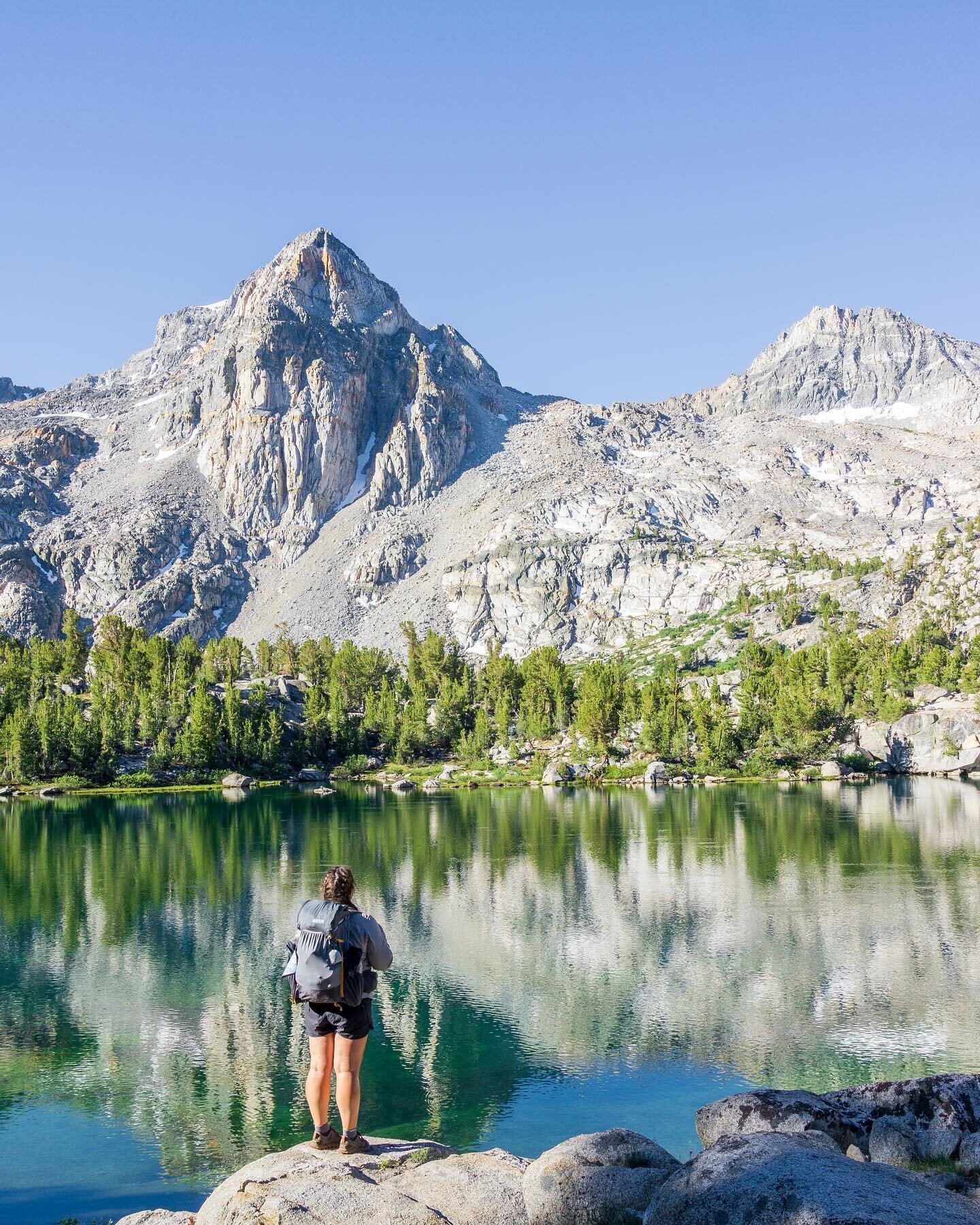 This is the most popular backpacking trip in Kings Canyon National Park, but for good reason! ⛰️

The Rae Lakes Loop begins at the end of the road in Cedar Grove - literally called &ldquo;Road&rsquo;s End&rdquo;! in Kings Canyon National Park. There 