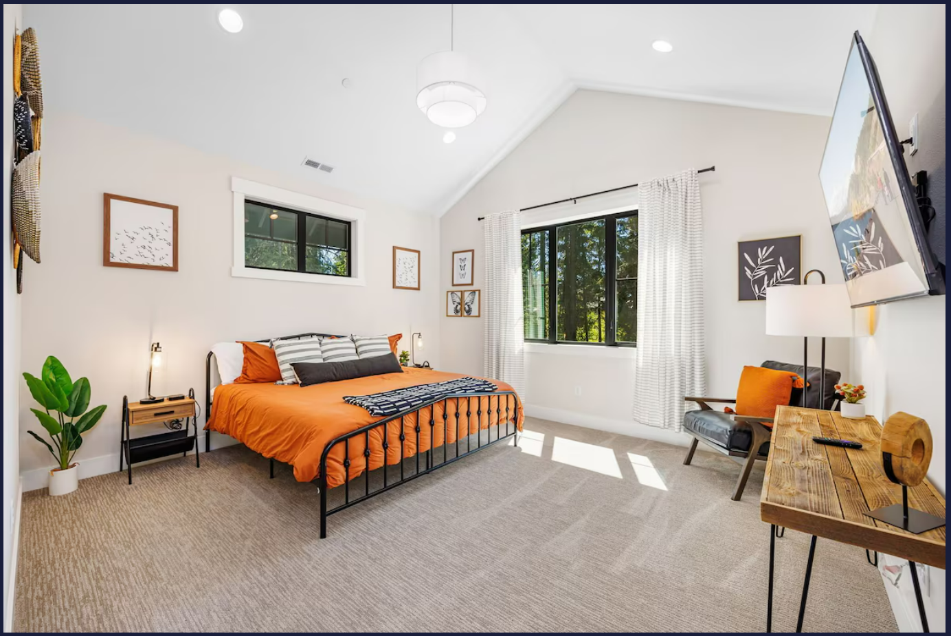 Weekend Retreat Bedroom 2 King.png