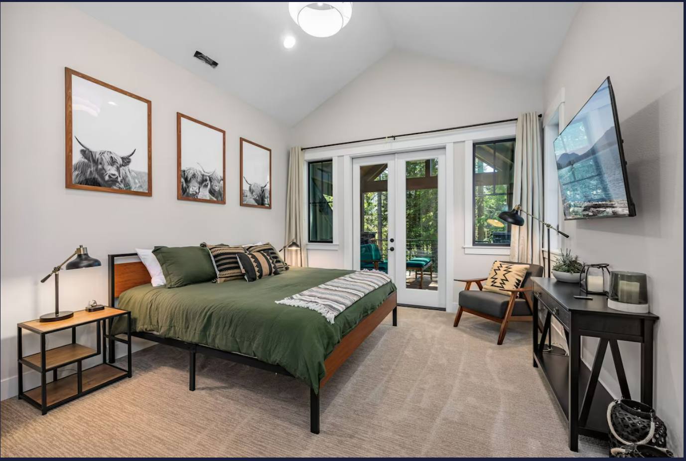 Weekend Retreat Bedroom 3 King.png