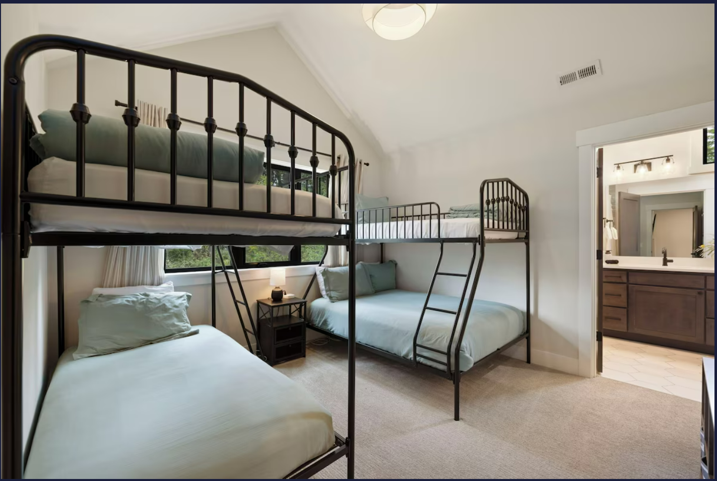 Weekend Retreat Bedroom 5 Bunks.png