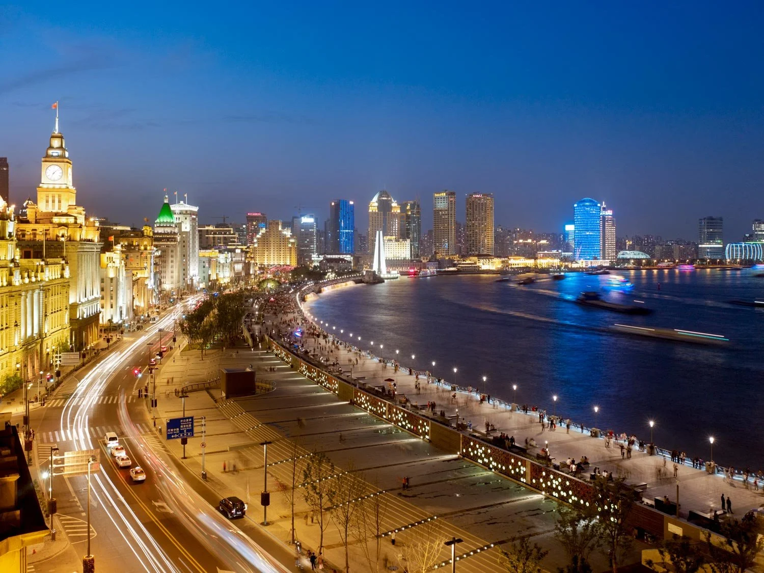 ShanghaiBund_PromenadeNight_KMDG_1500w.jpg