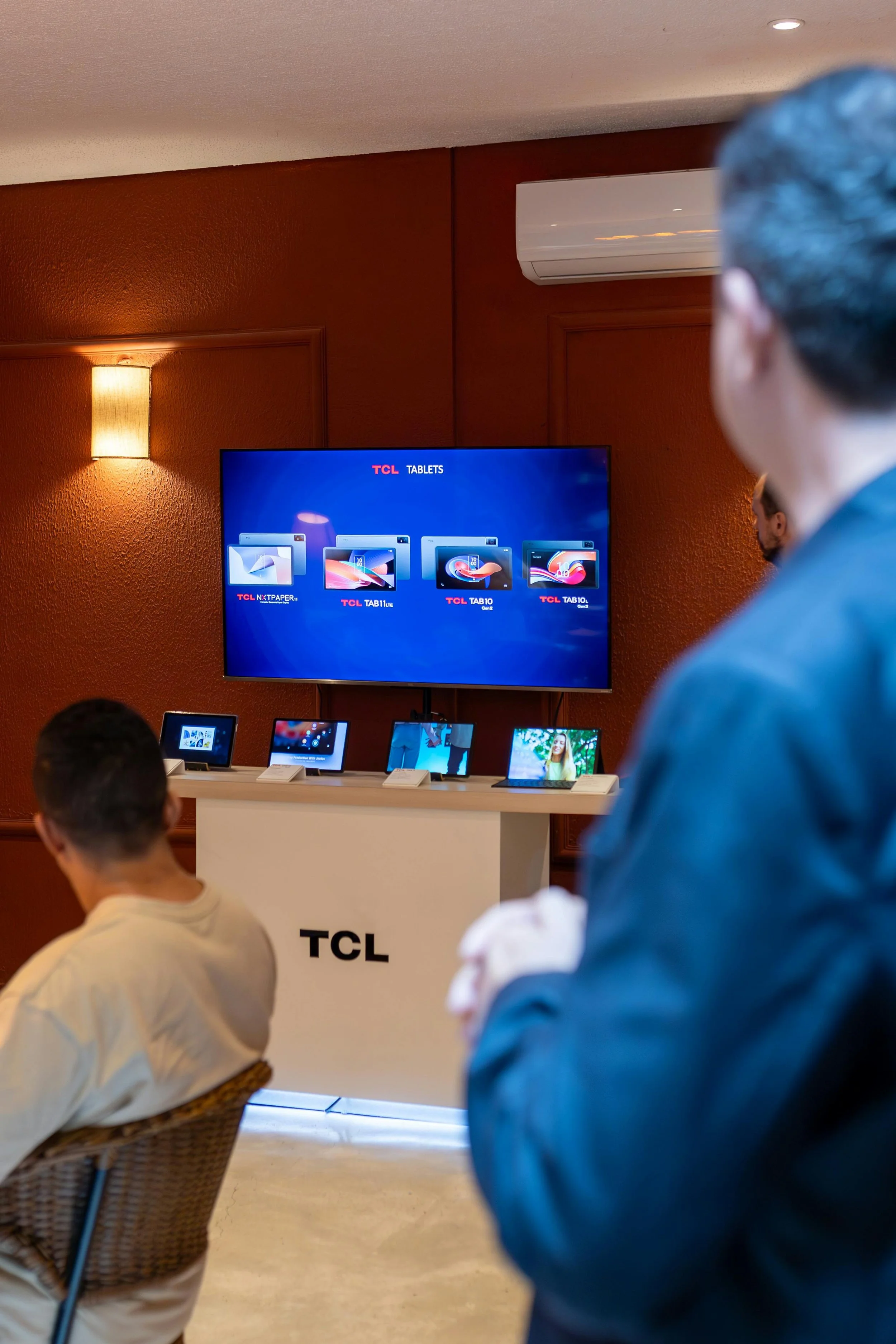 How Digital Signage Improves In-Store Communication