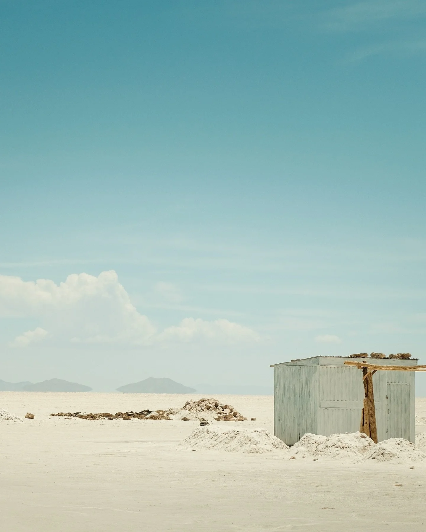 Bolivia (1/3) 

Eeeeek! We went to Bolivia and lost our minds!! We were planning to go straight to Chile originally but decided to add another stop to see the infamous salt flats. We made the trek from Huaraz back to Lima via bus - it was a long, rou