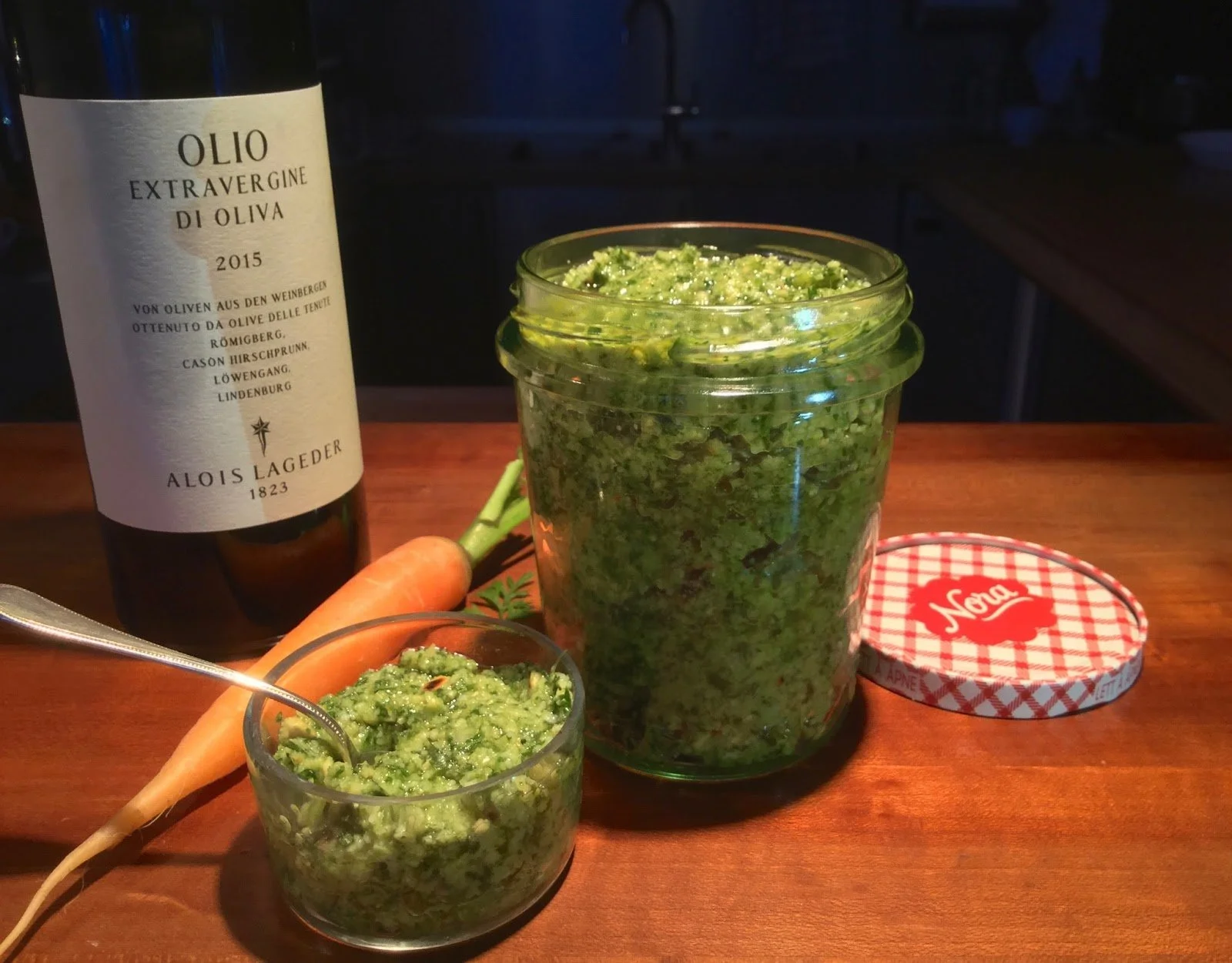 Pesto aus Karottengrün mit Cashew-Kernen
