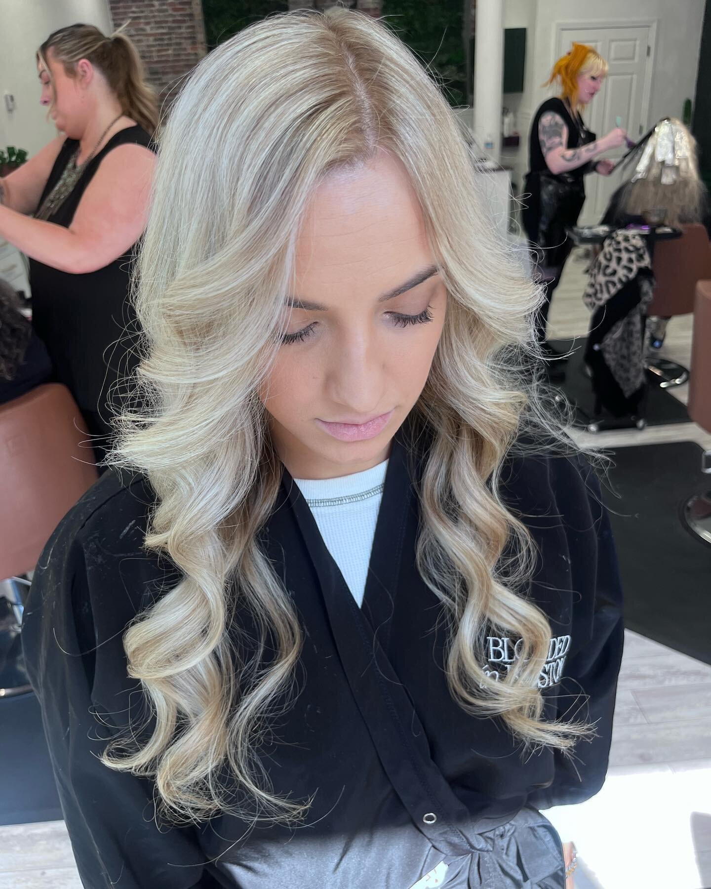 Heavy partial for this blonde 💖 brighter for Easter 🐣 @collectivesalonboston #wellahair #blondehair #blondebalayage #northboston #boston #hairstylist