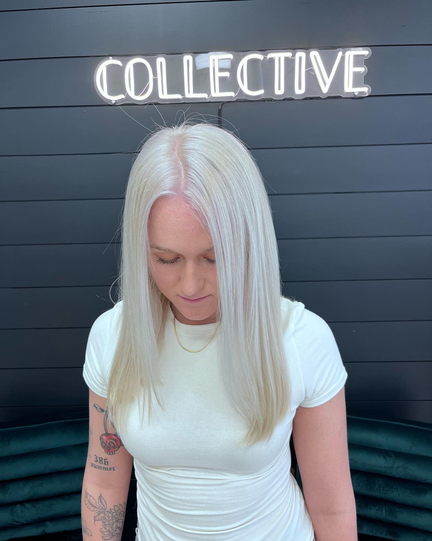 Another day another bleach and tone ! Bright and beautiful for the summer 🙌🏻 @collectivesalonboston #wellahair #bleachandtone #blondes #northendboston